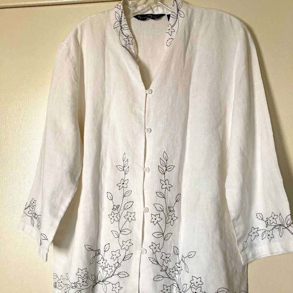 Mercer & Madison - White Linen L/S Button-front Top with Embroidery - Size 16